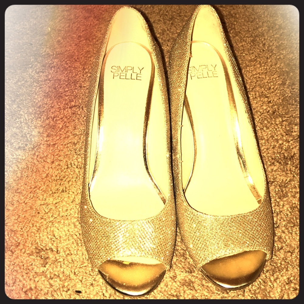 Beautiful Gold Wedges!